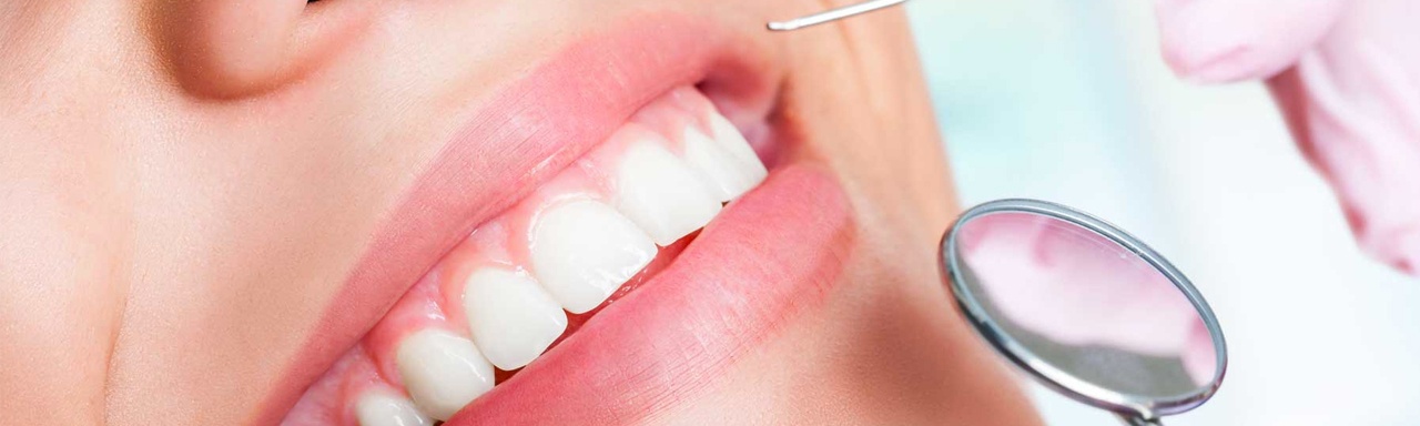 How-do-dentures-differ-from-implants.jpg